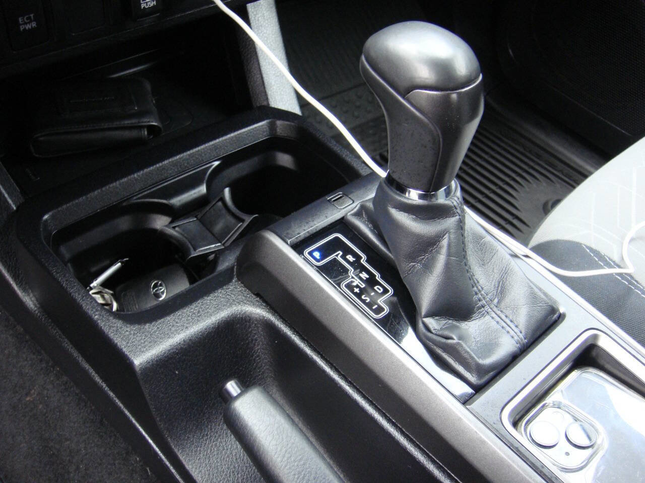 Used 2022 Toyota Tacoma TRD Off-Road AWD/4WD image 19
