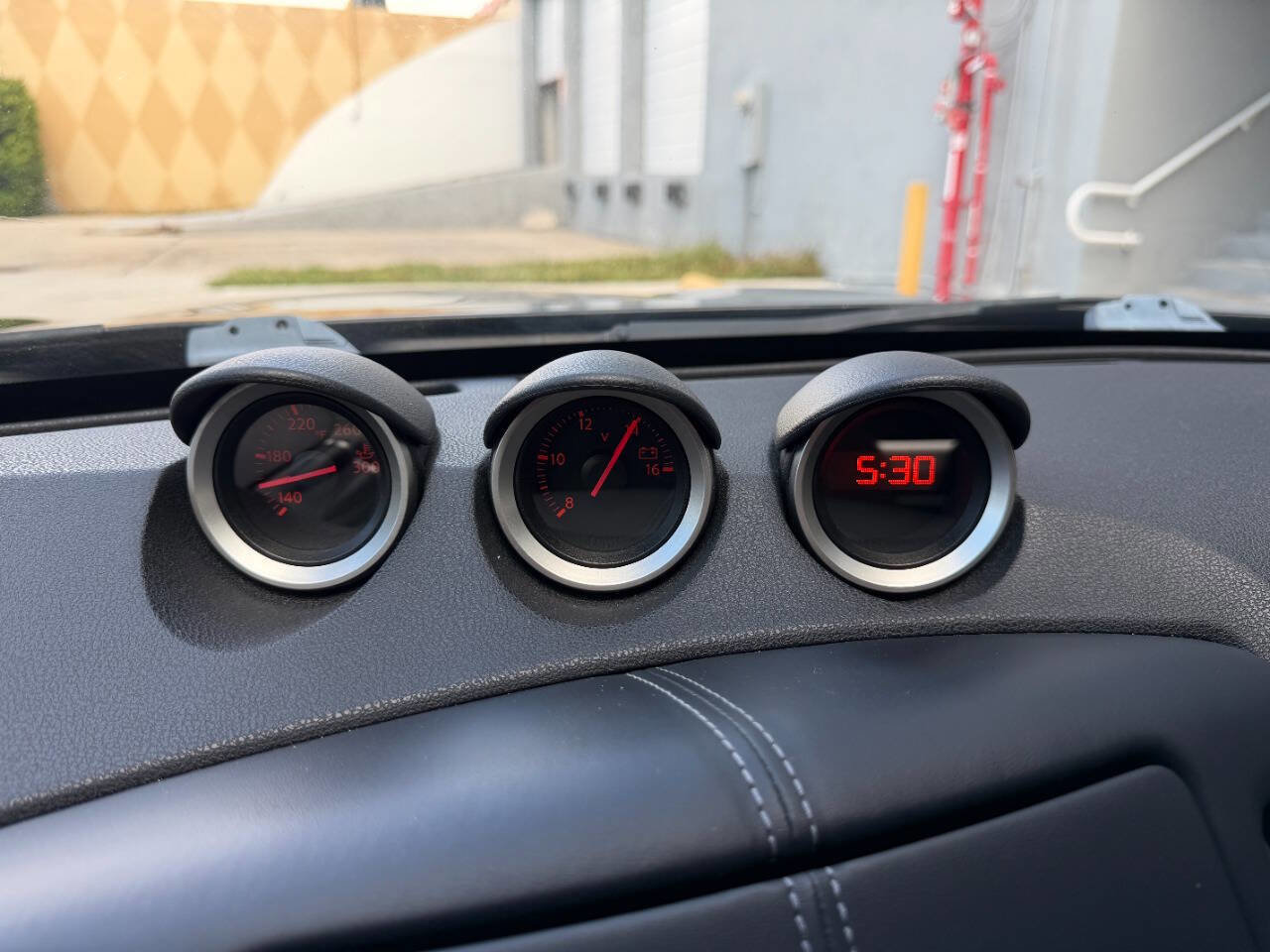 Used 2015 Nissan 370Z Coupe RWD image 21