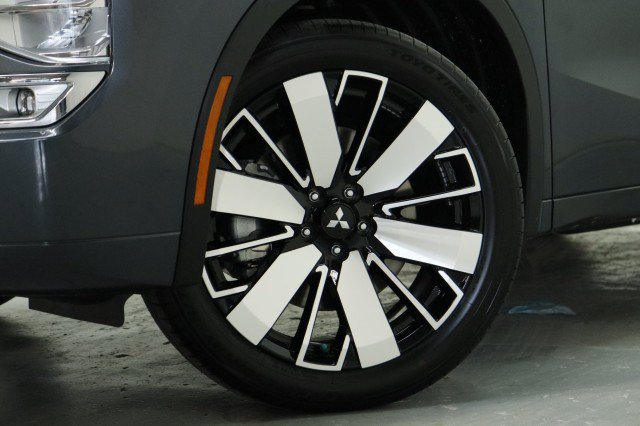 New 2026 Mitsubishi Outlander SEL FWD image 3