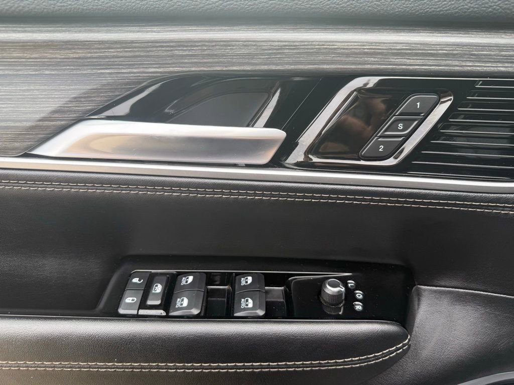 Used 2024 Jeep Wagoneer L Series II w/ Flexible Seating Group image 27
