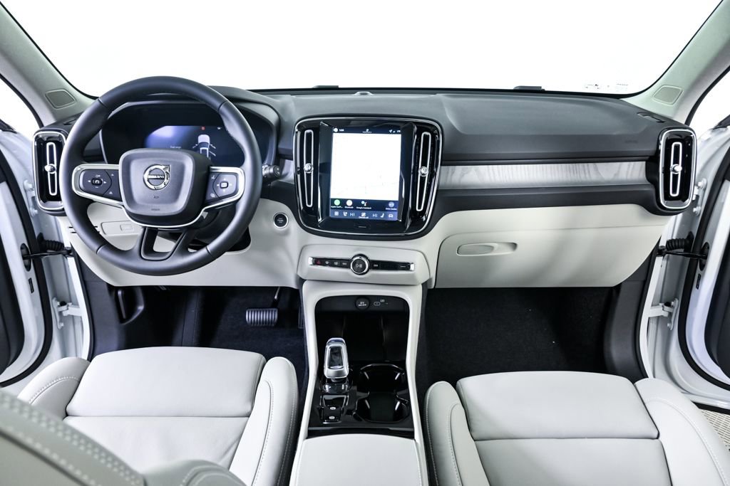 New 2026 Volvo XC40 B5 Plus w/ Protection Package Premier image 17