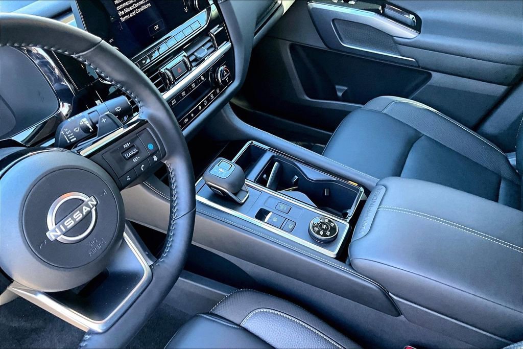 Used 2025 Nissan Pathfinder SL image 17