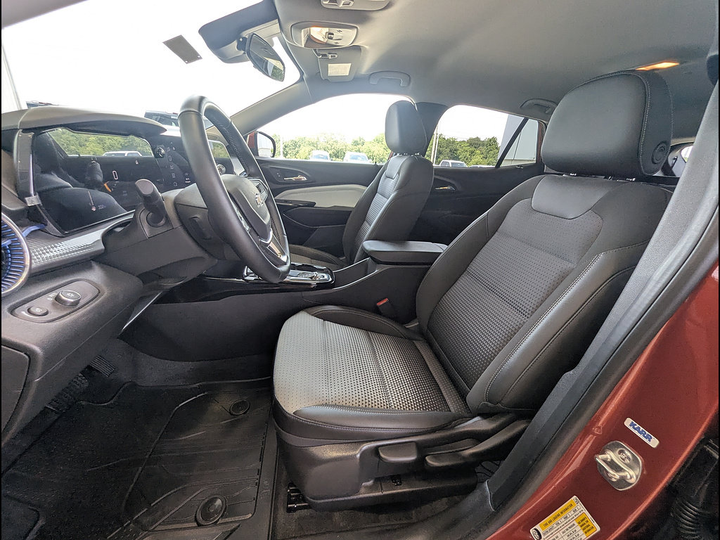 Used 2024 Chevrolet Trax LT w/ Driver Confidence Package FWD image 18