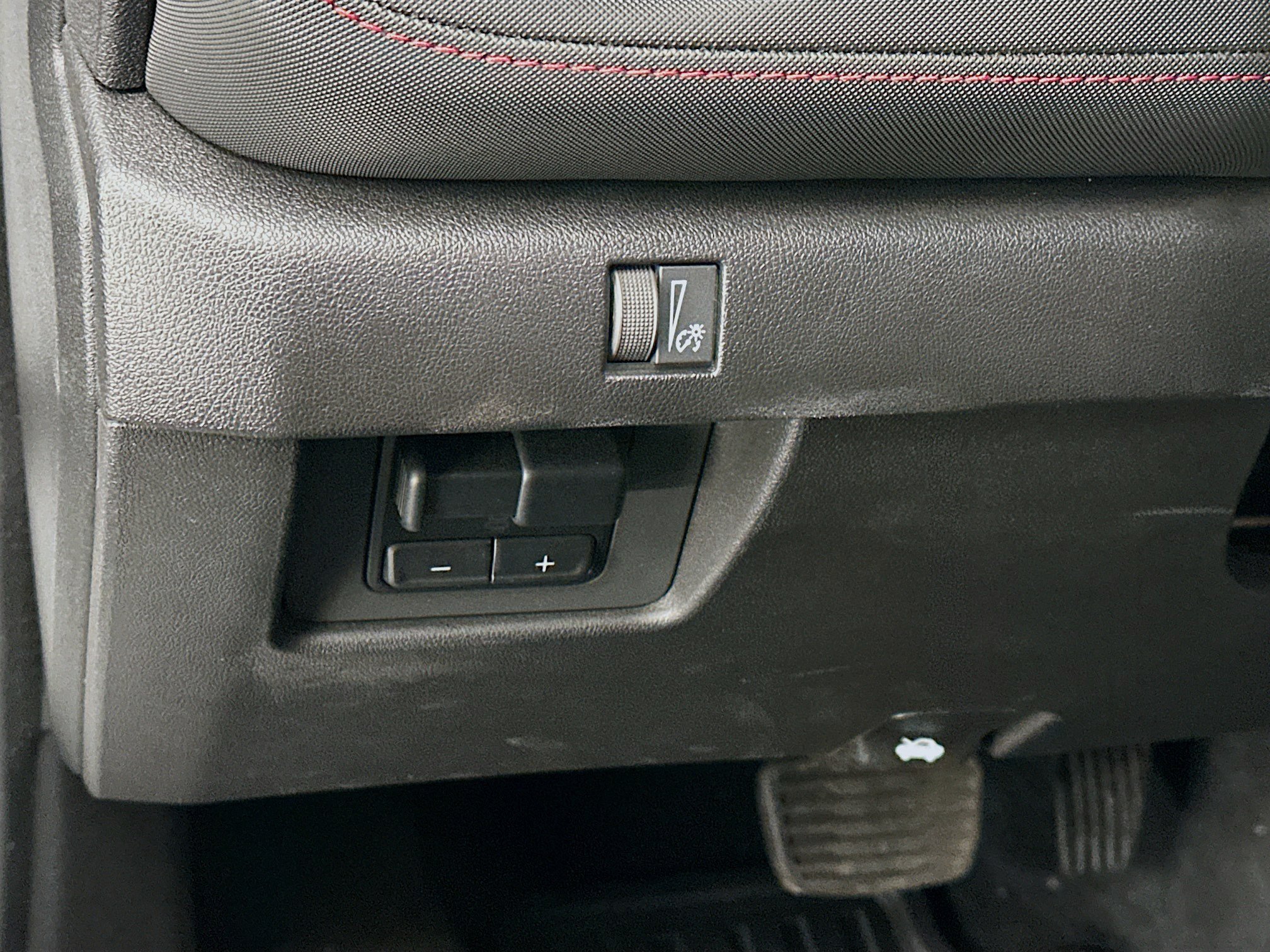 Used 2025 Chevrolet Colorado Z71 AWD/4WD image 17
