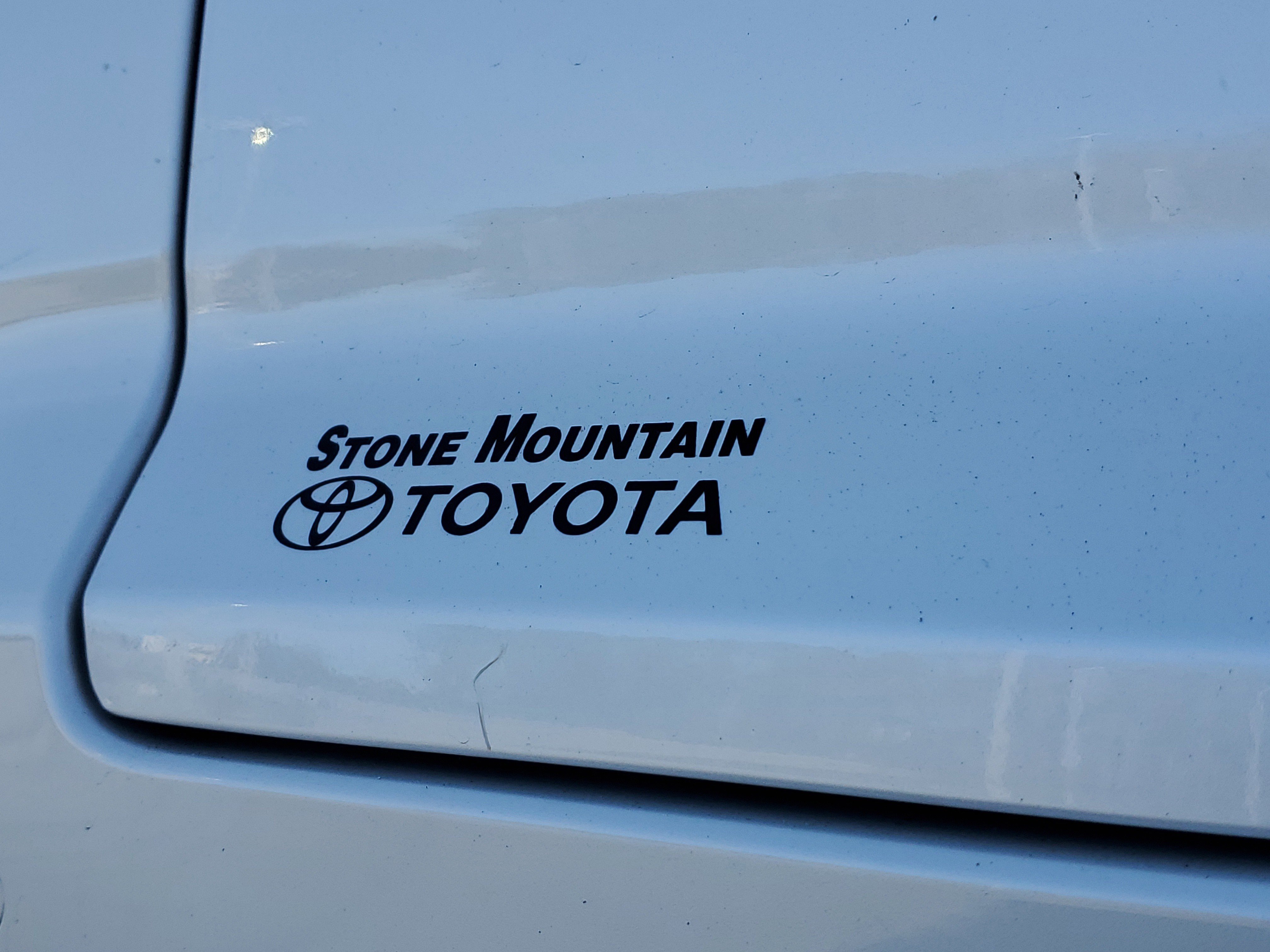 Used 2022 Cadillac XT4 Sport w/ Enhanced Visibility Package image 9