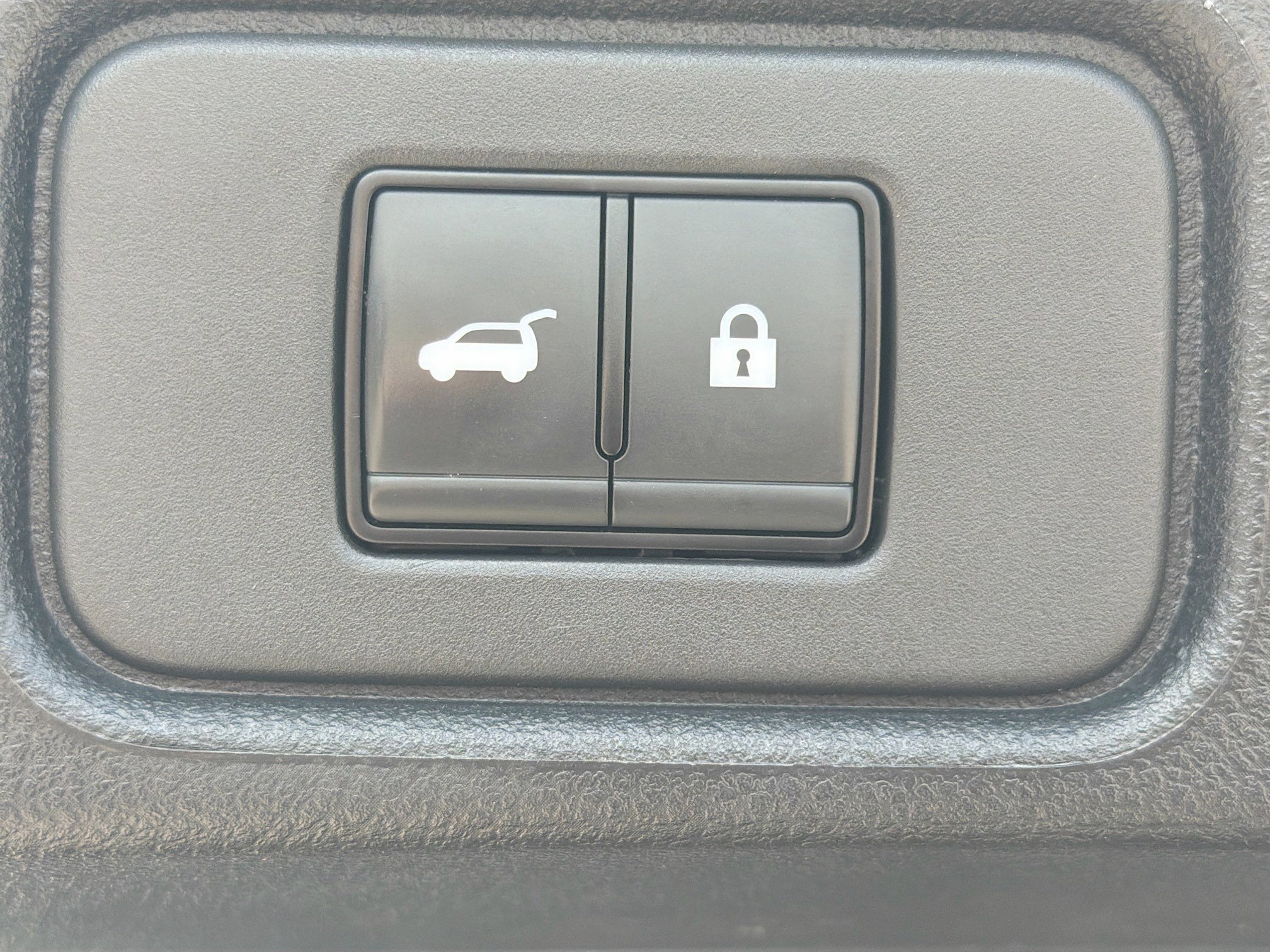 Used 2025 Nissan Pathfinder SV AWD/4WD image 30