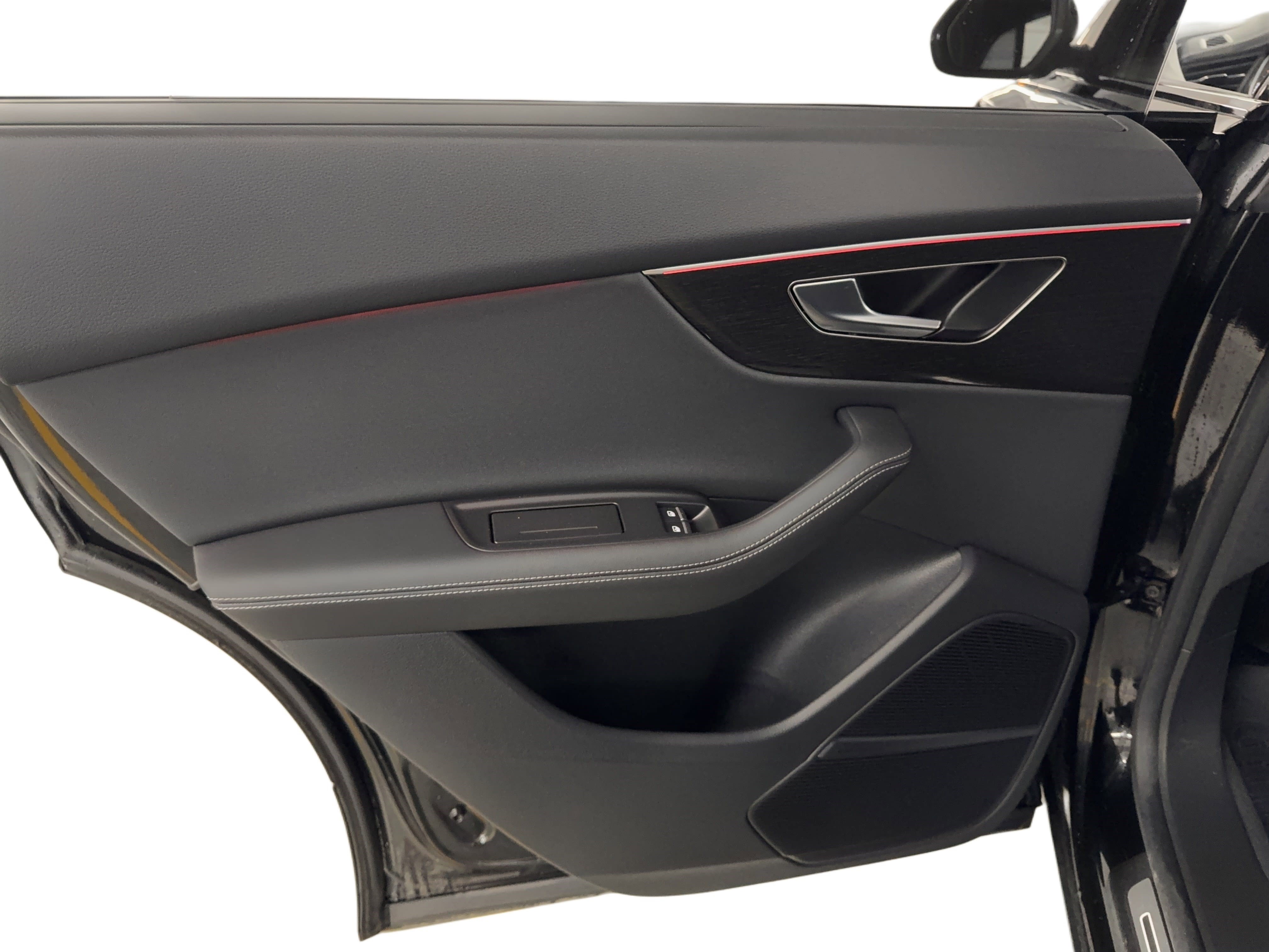 Used 2025 Audi Q8 Premium Plus image 17