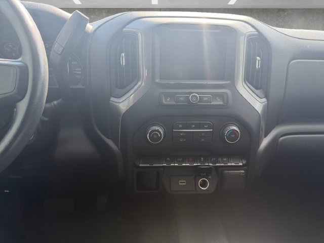 Used 2020 Chevrolet Silverado 1500 Custom w/ Custom Value Package RWD image 3