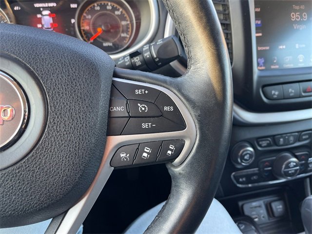 Used 2016 Jeep Cherokee Overland w/ Technology Group image 24