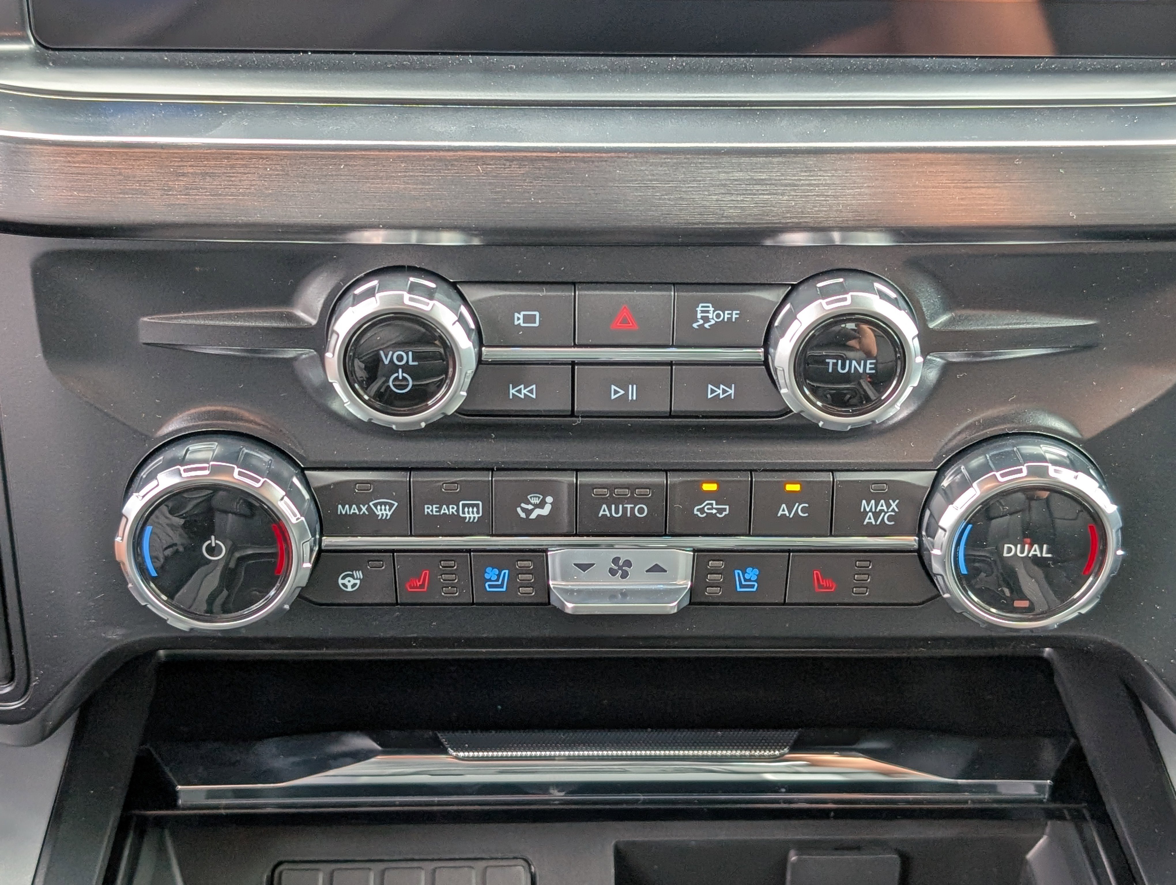 New 2026 Ford F350 Lariat w/ Black Appearance Package image 29