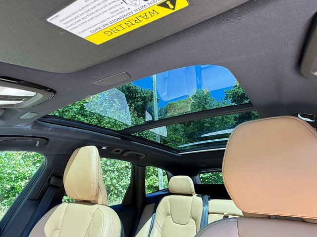 Used 2023 Volvo XC60 B6 Ultimate w/ Protection Package Premier AWD/4WD image 26