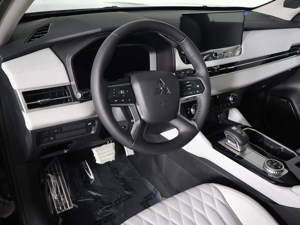 New 2025 Mitsubishi Outlander AWD image 34