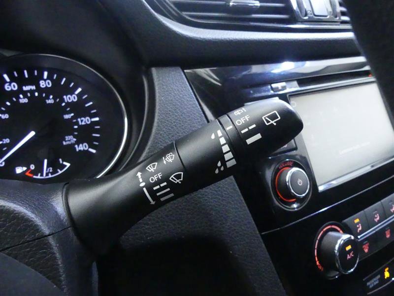 Used 2021 Nissan Rogue Sport S image 19