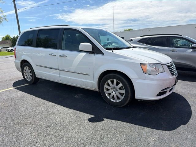 Used 2016 Chrysler Town & Country Touring w/ Driver Convenience Group FWD image 2