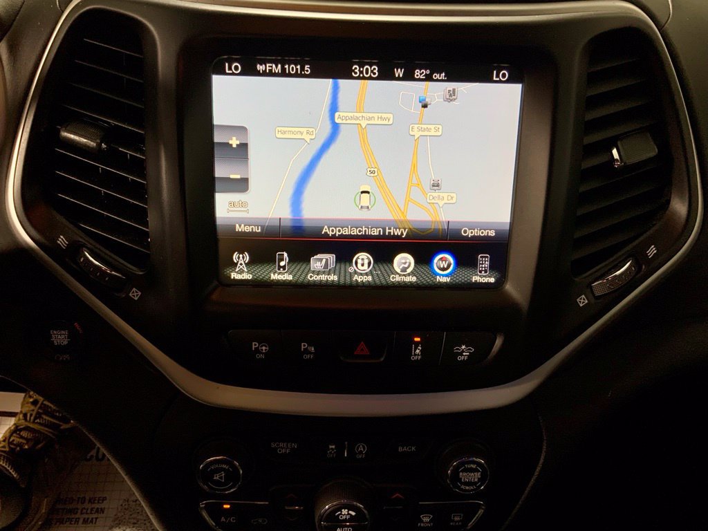 Used 2018 Jeep Cherokee Overland w/ Technology Group AWD/4WD image 2