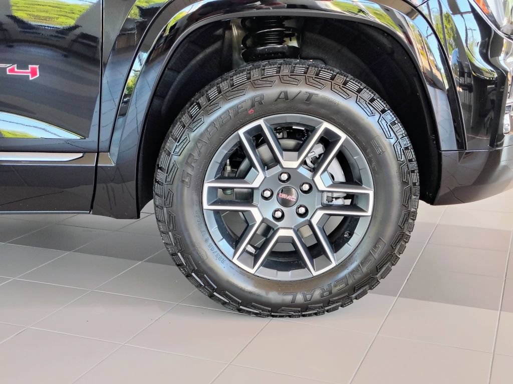 New 2027 GMC Terrain AT4 w/ Technology Package II AWD/4WD image 13
