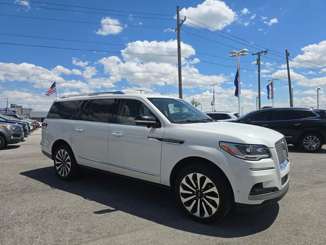 Used 2024 Lincoln Navigator L Reserve AWD/4WD image 2