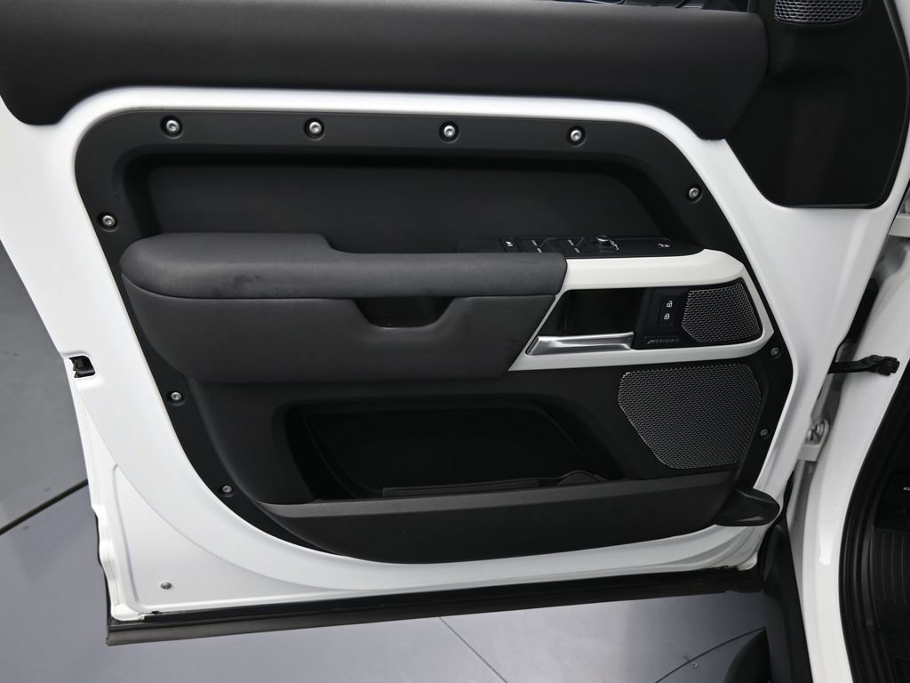 Used 2022 Land Rover Defender 110 S image 13