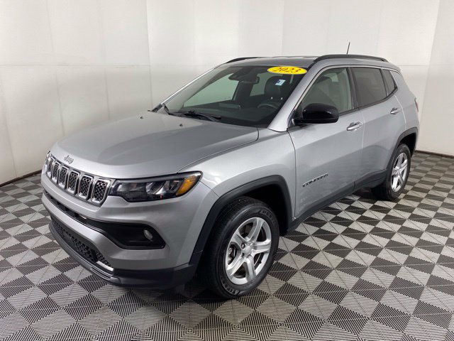 Used 2023 Jeep Compass Latitude w/ Convenience Group AWD/4WD image 11