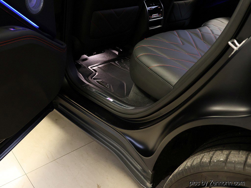 Certified 2024 BMW XM Label Red image 35