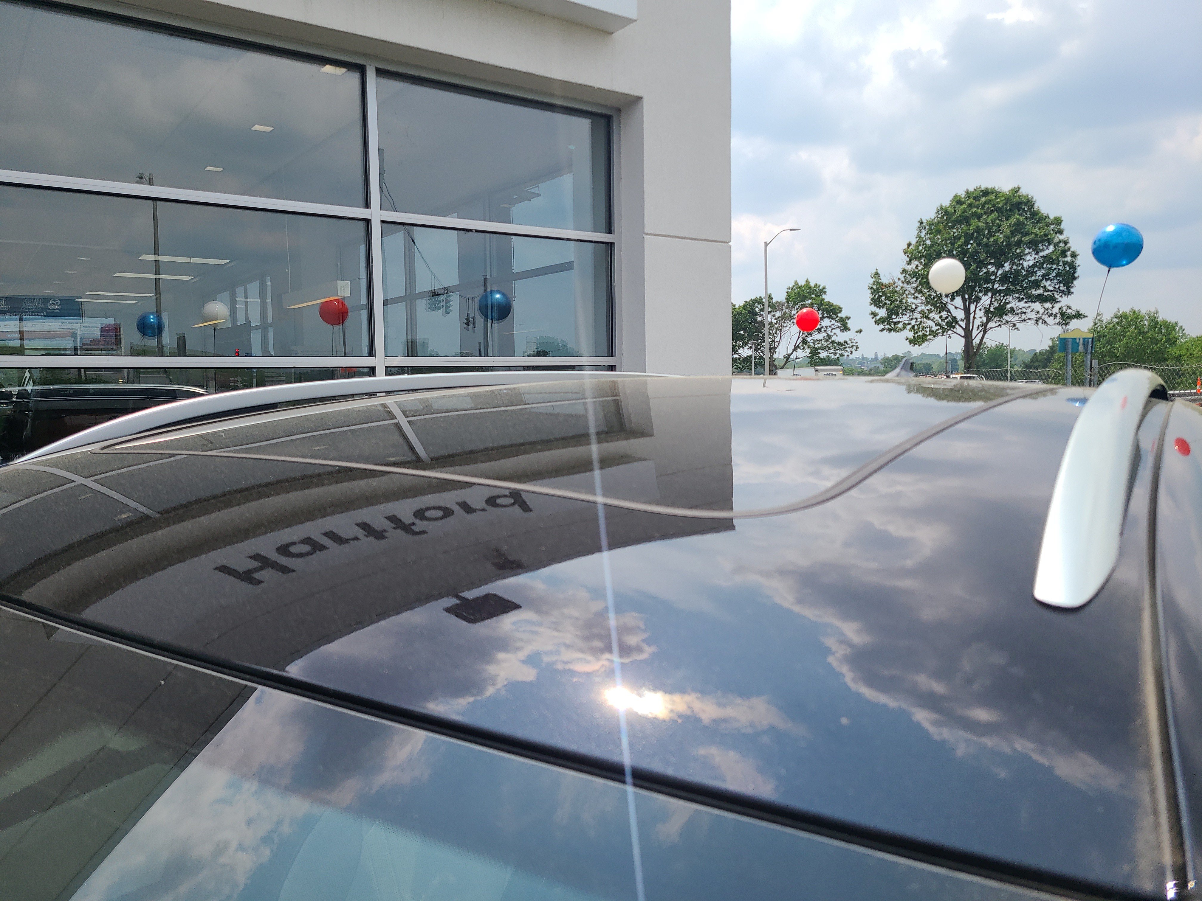 Certified 2025 Volkswagen Tiguan SE w/ Panoramic Sunroof Package AWD/4WD image 8