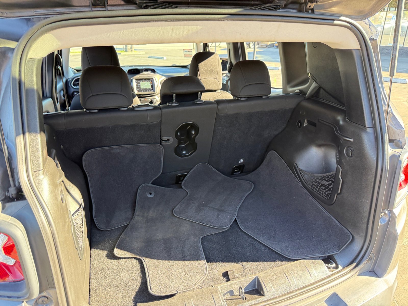 Used 2018 Jeep Renegade Latitude w/ UConnect 8.4 Nav Group image 21