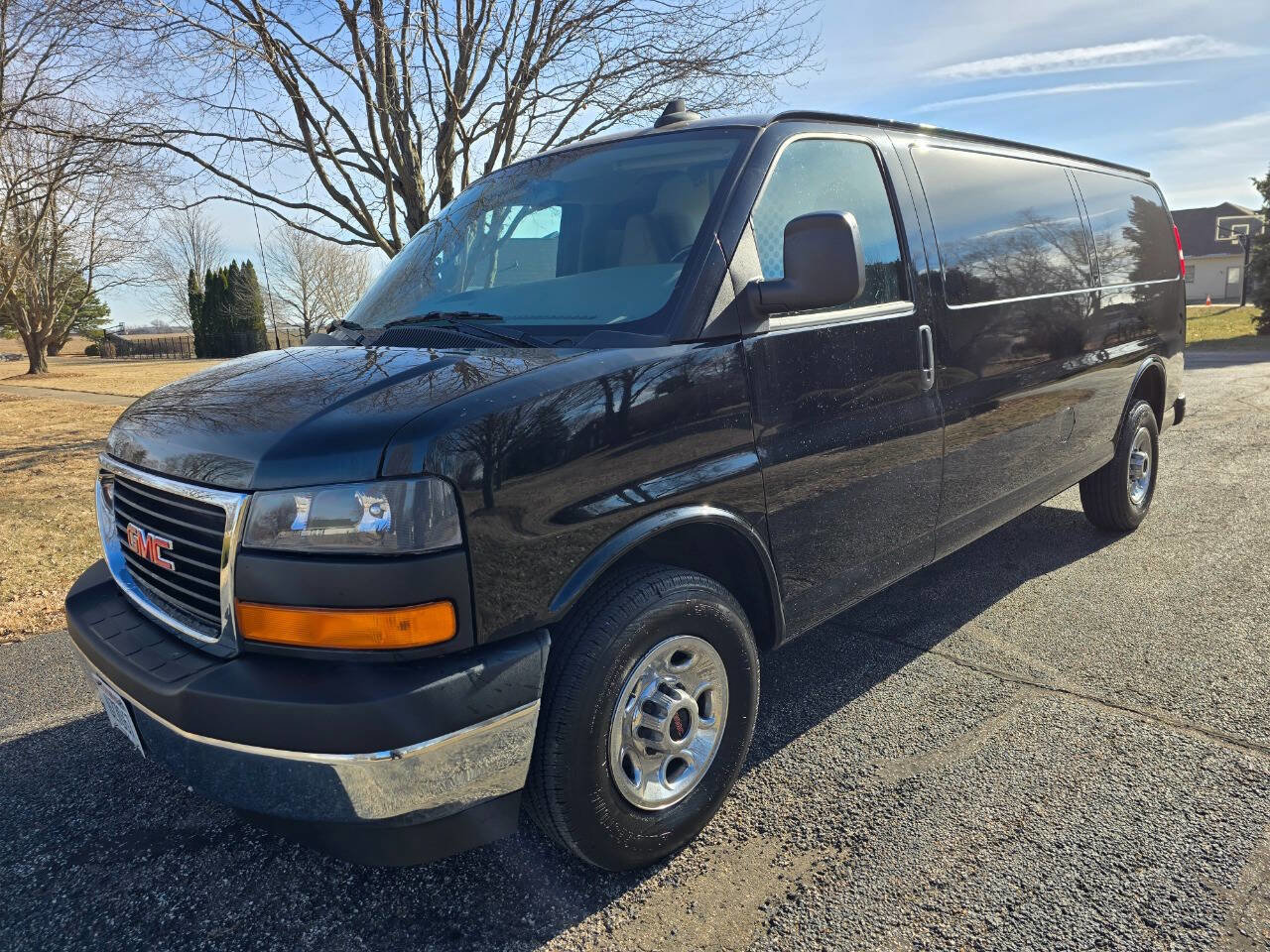 Used 2023 GMC Savana 3500 Extended w/ Driver Convenience Package image 3