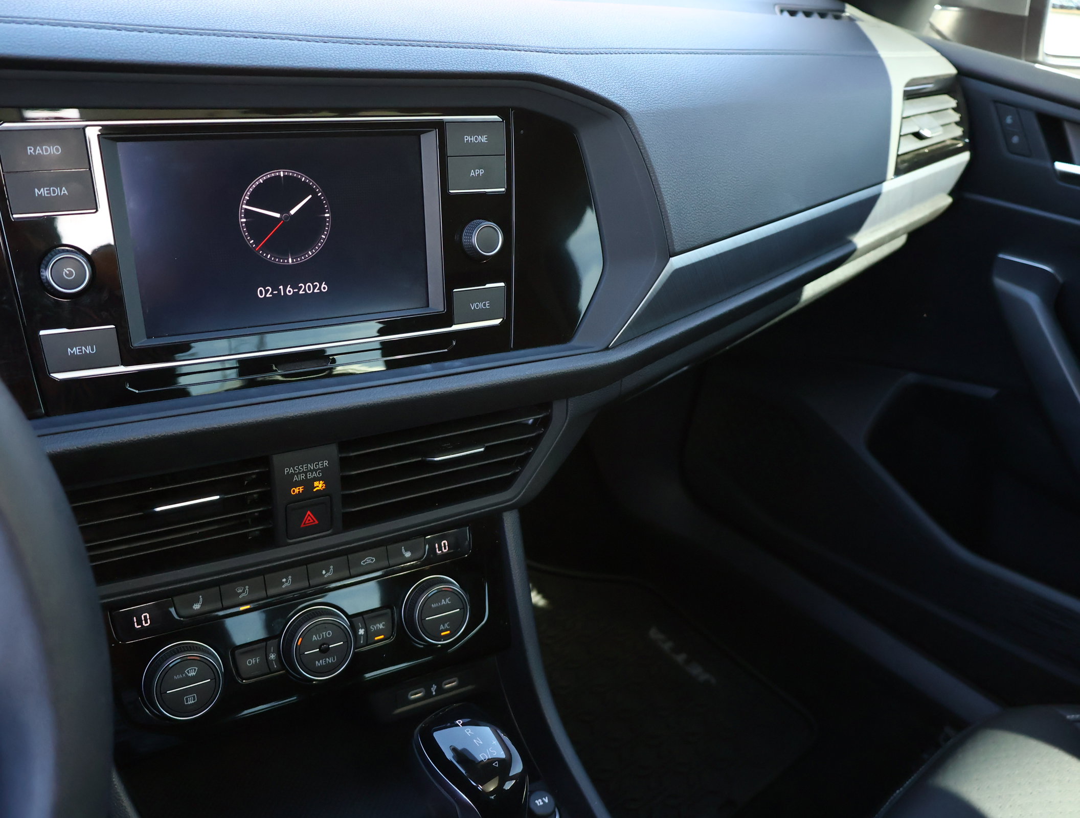 Used 2024 Volkswagen Jetta SE image 17