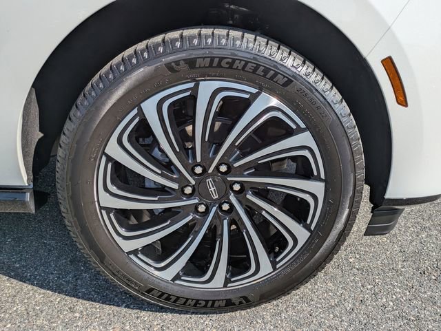 Certified 2025 Lincoln Navigator Black Label AWD/4WD image 11