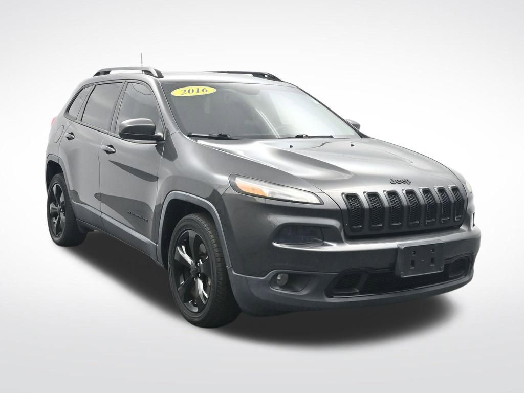 Used 2016 Jeep Cherokee Latitude FWD image 3