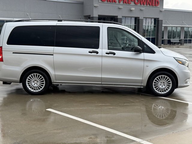 Used 2017 Mercedes-Benz Metris Passenger image 4