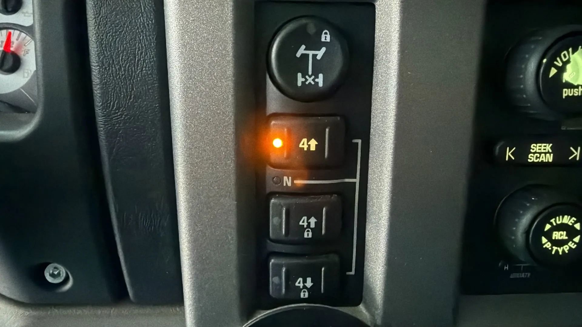 Used 2003 HUMMER H2 w/ Preferred Equipment Group image 23