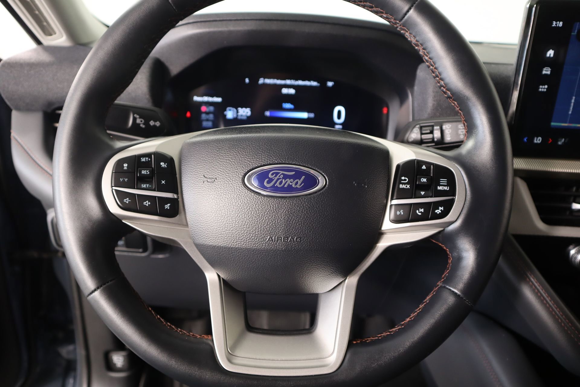 Used 2025 Ford Explorer Active w/ Active Comfort Package image 3