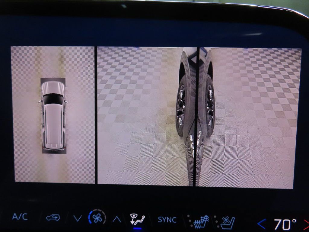 Used 2025 Chevrolet Suburban High Country AWD/4WD image 22