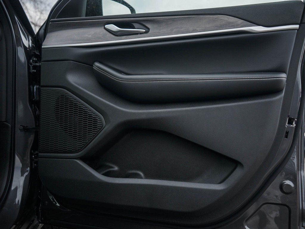 New 2025 Jeep Grand Cherokee L Limited w/ Black Appearance Package image 10