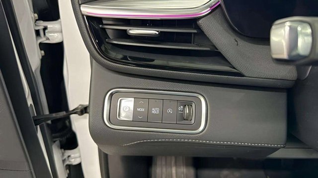 Used 2025 Buick Enclave Preferred image 38