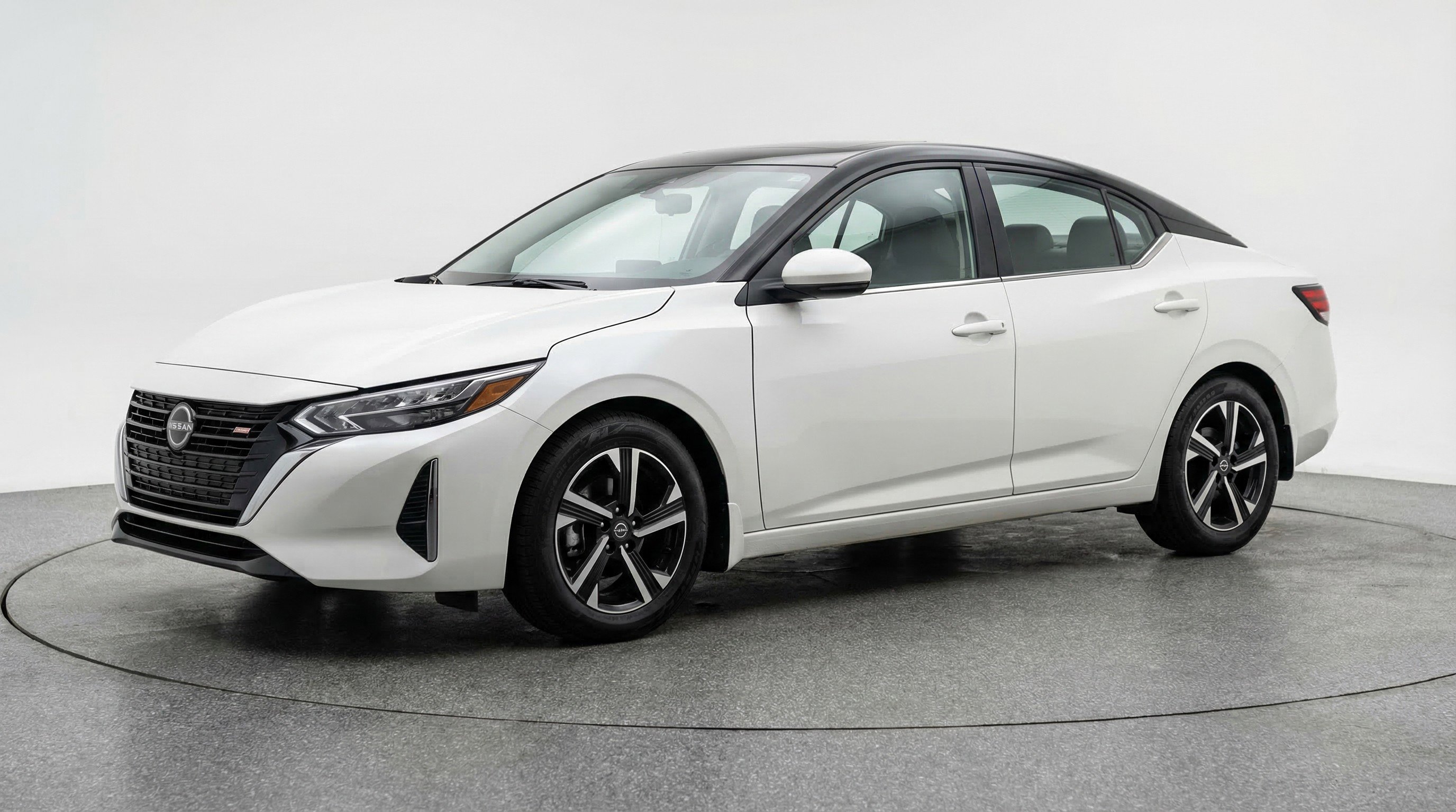 Used 2025 Nissan Sentra SV image 3