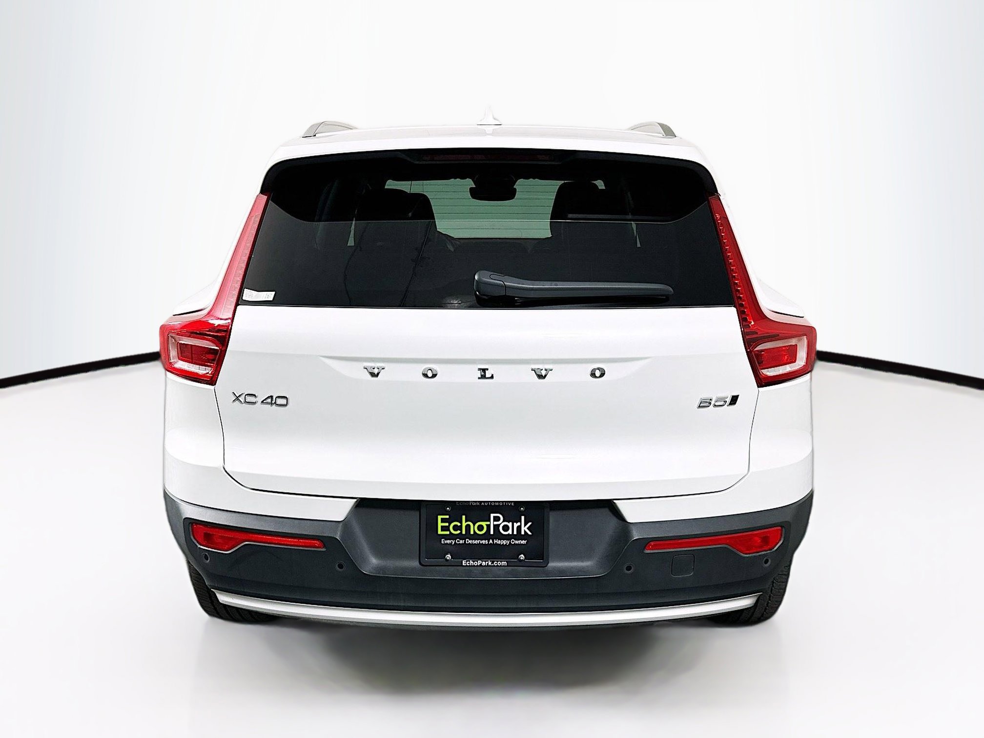 Used 2025 Volvo XC40 B5 Plus image 7