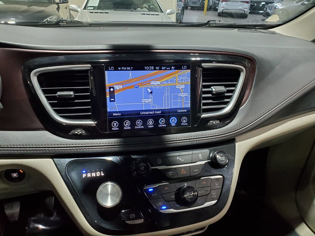 Used 2017 Chrysler Pacifica Limited FWD image 53