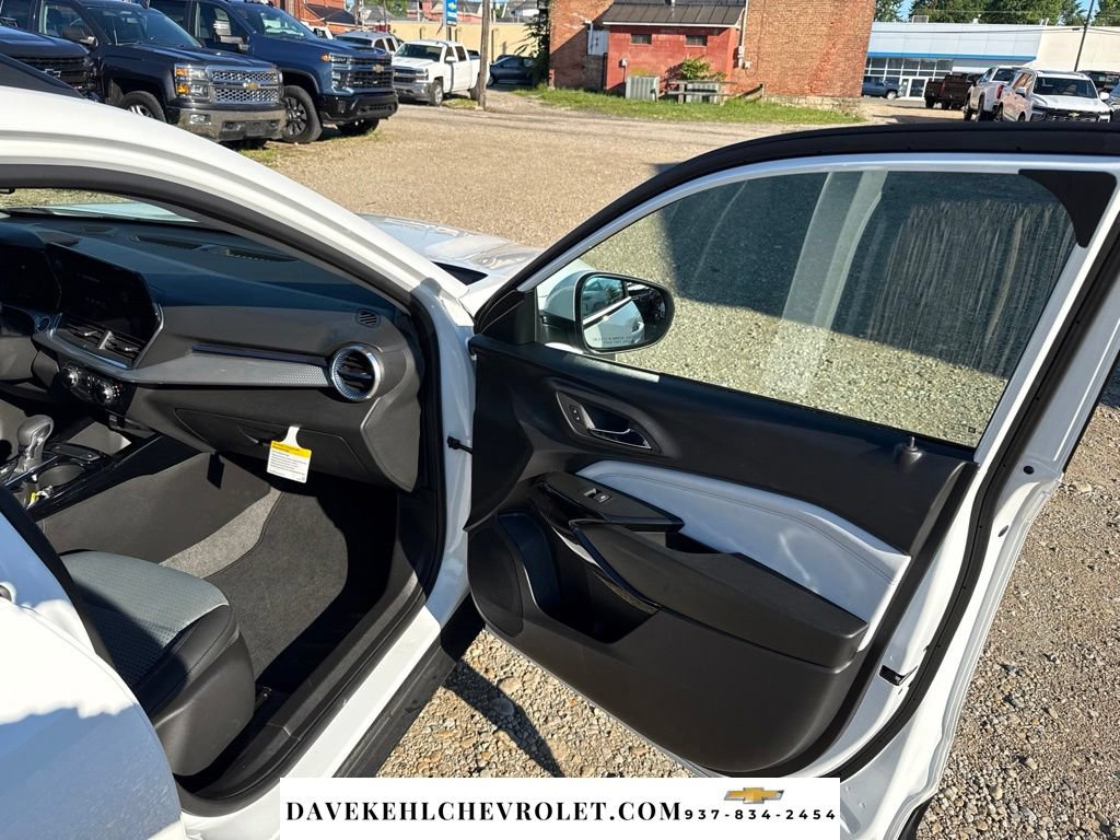 Used 2025 Chevrolet Trax LT FWD image 20