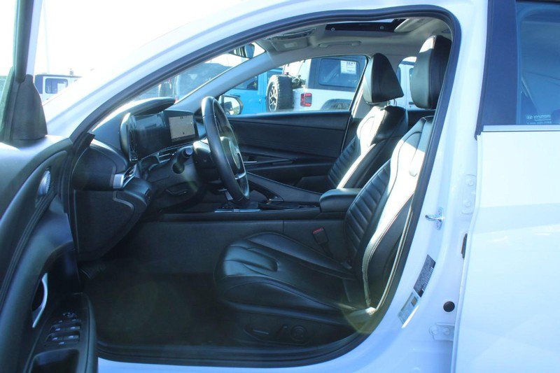 Used 2025 Hyundai Elantra Limited FWD image 9