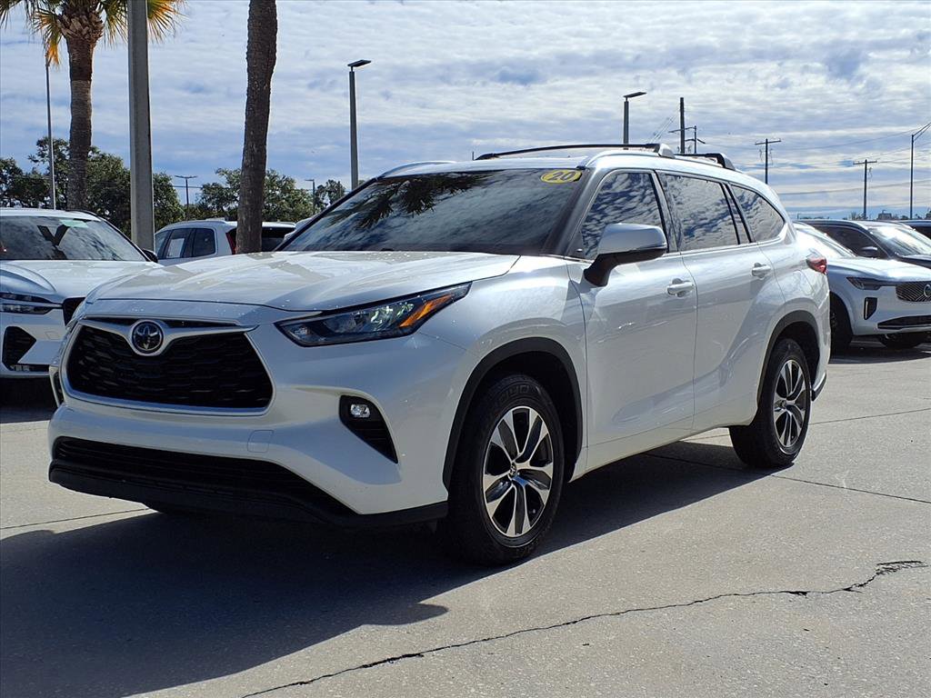 Used 2020 Toyota Highlander XLE image 3