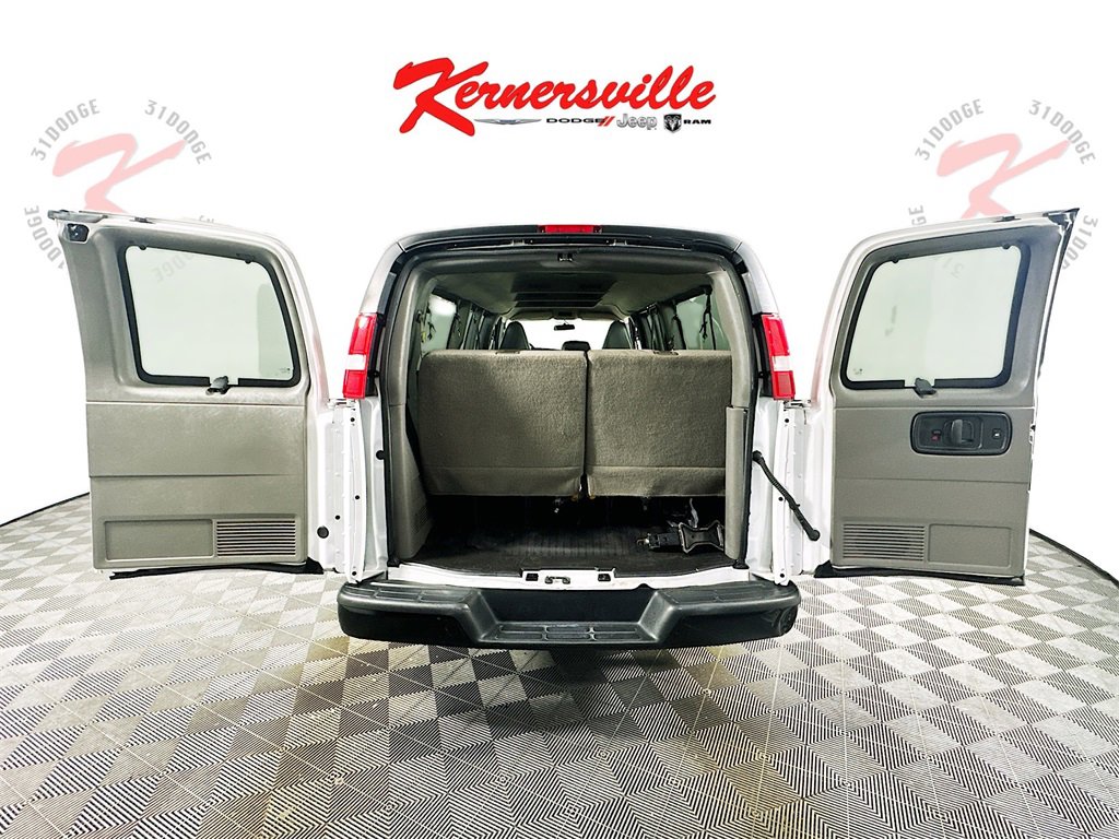 Used 2022 Chevrolet Express 3500 LS image 27