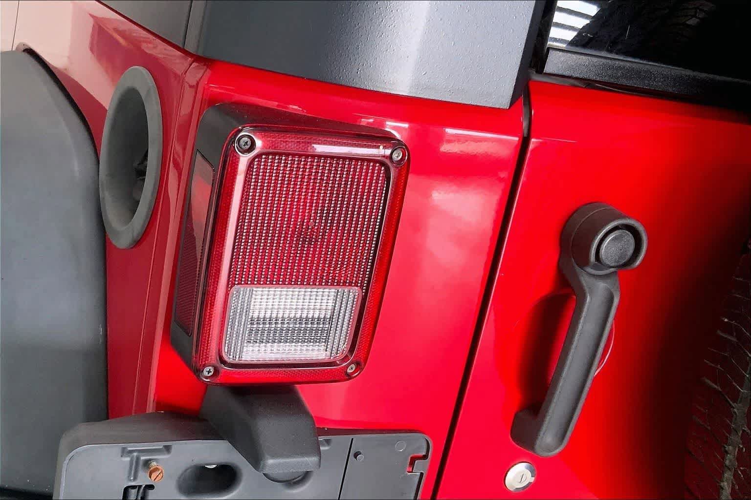 Used 2010 Jeep Wrangler Unlimited Sport AWD/4WD image 28