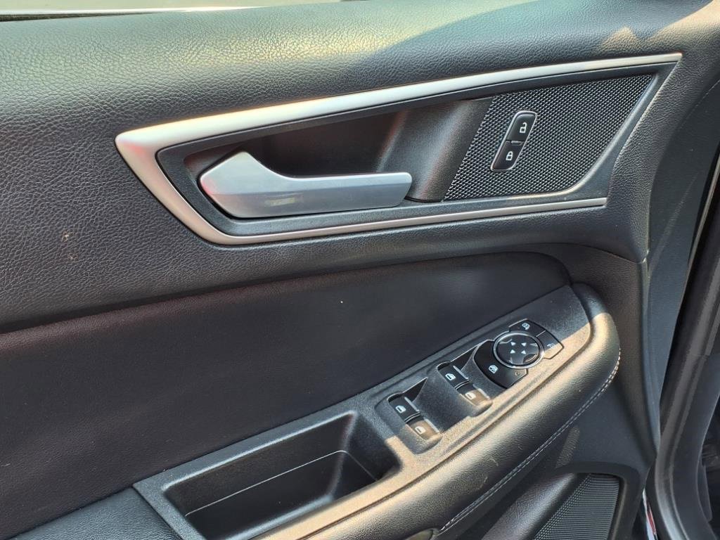 Used 2023 Ford Edge SEL image 11