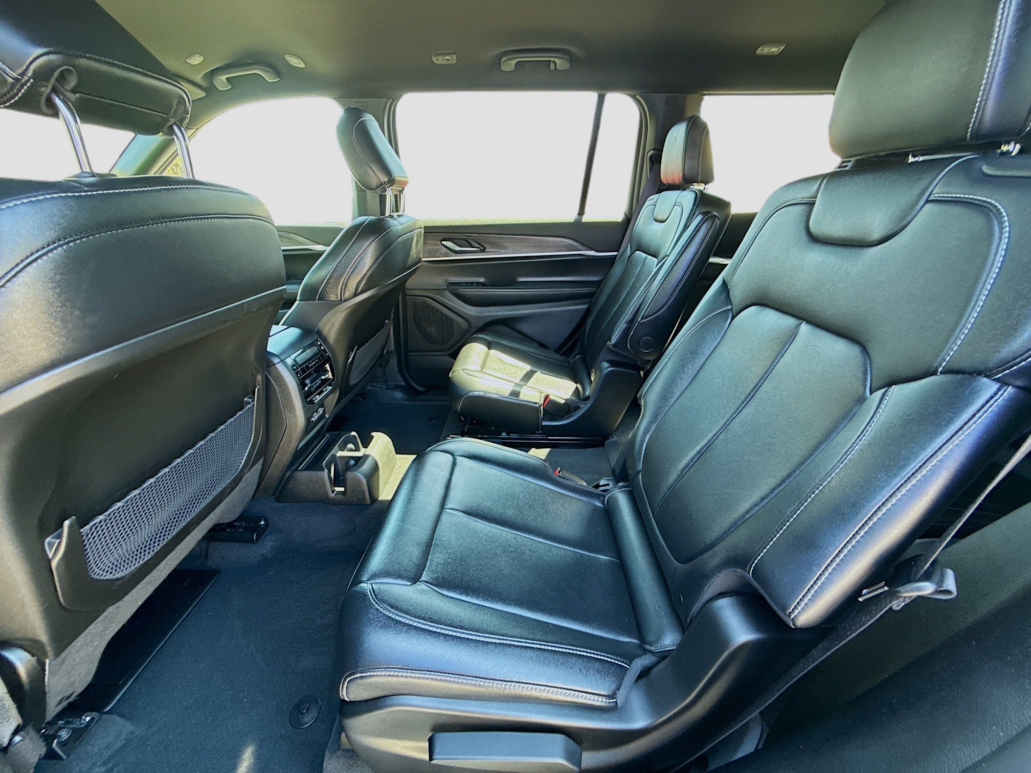 Used 2025 Jeep Grand Cherokee L Limited w/ Black Appearance Package image 24