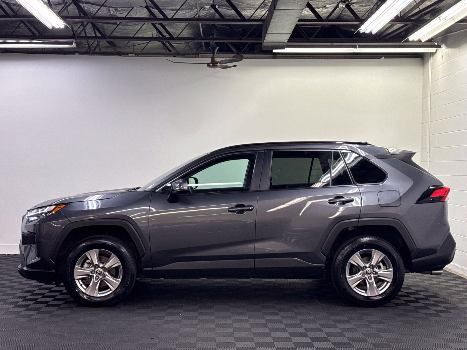 Used 2025 Toyota RAV4 XLE AWD/4WD image 3
