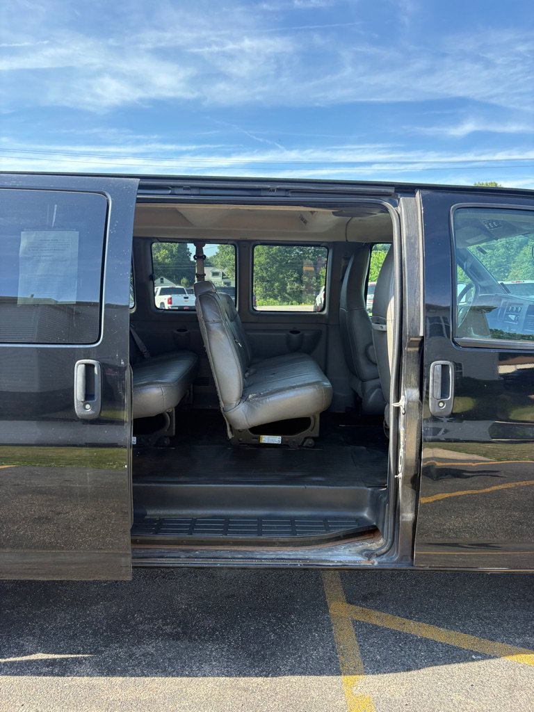 Used 2016 Chevrolet Express 3500 LS RWD image 11