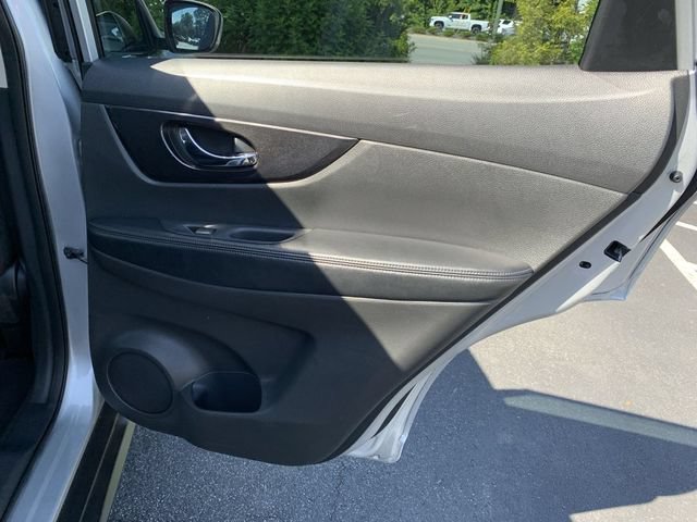 Used 2017 Nissan Rogue S FWD image 11