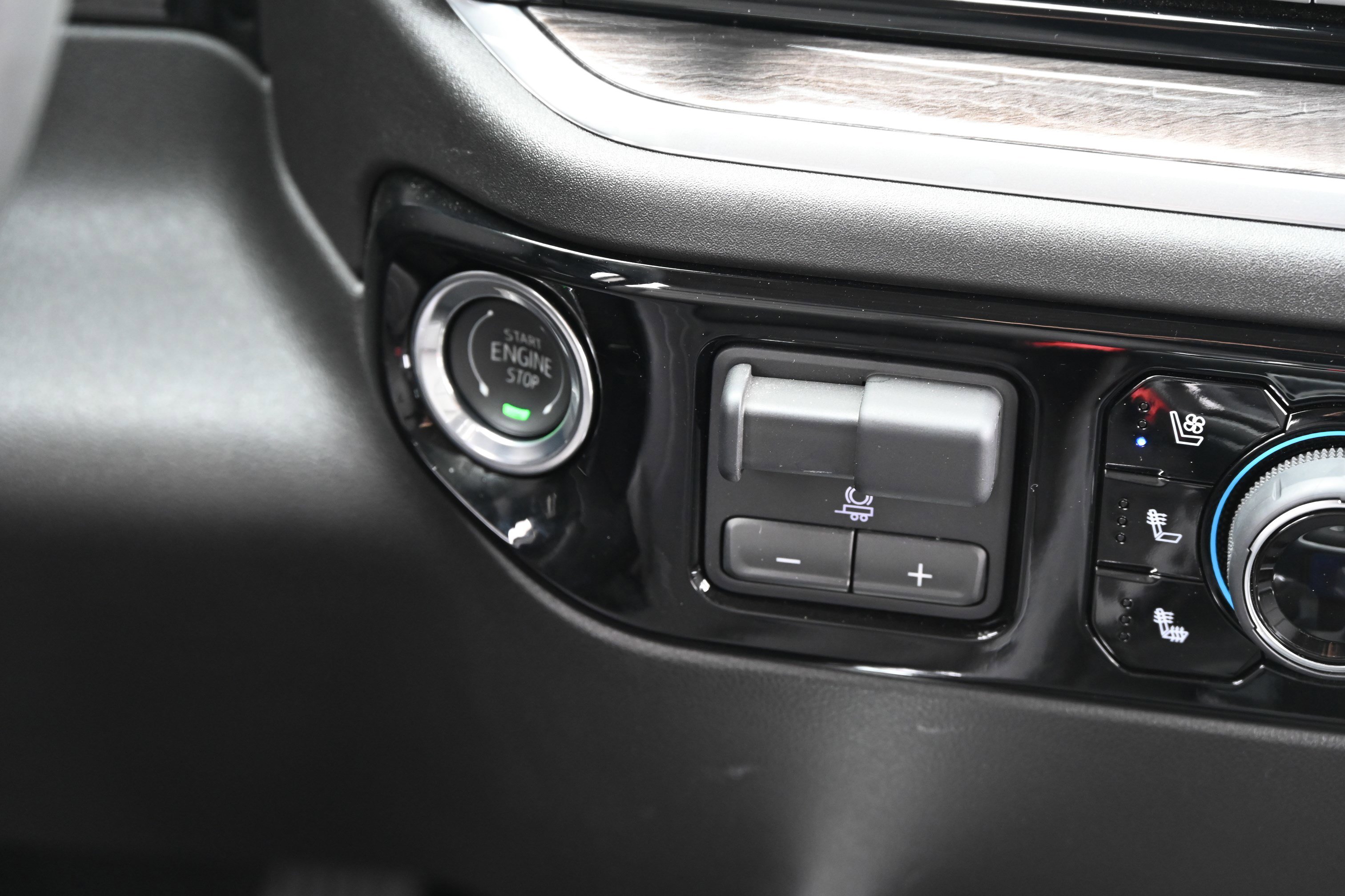 Used 2025 Chevrolet Silverado 1500 LTZ image 22